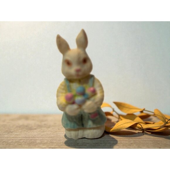 Set Of 3 Vintage resin Bunny Figurines Easter-Themed With Pastel Details Colle - Picture 6 of 7